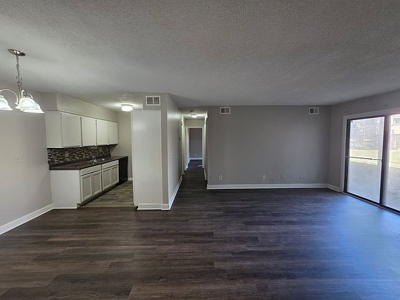 4th image of 315 Menlo Dr