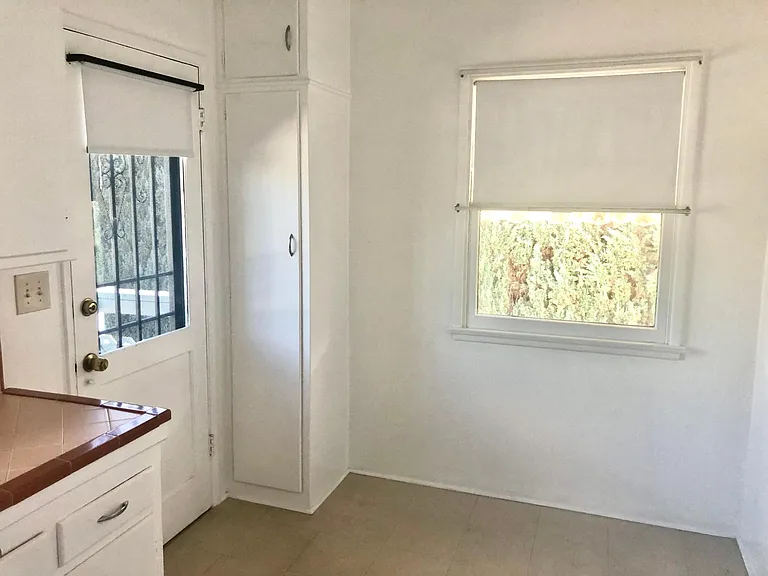 Kitchen eating area