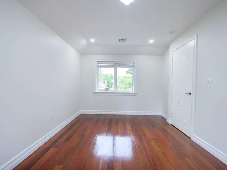 4000 Utopia Pkwy #2 — Photo 3