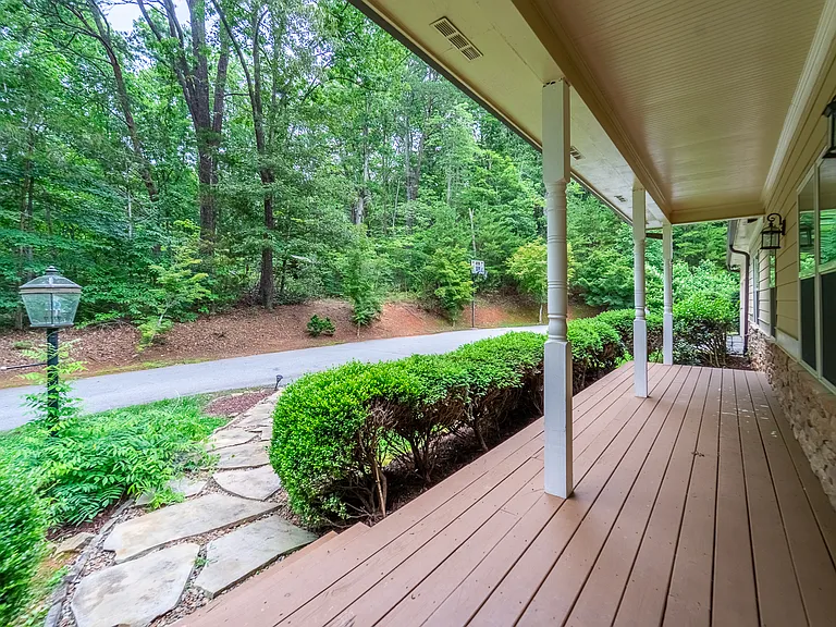 215 Oakridge Dr — Photo 6