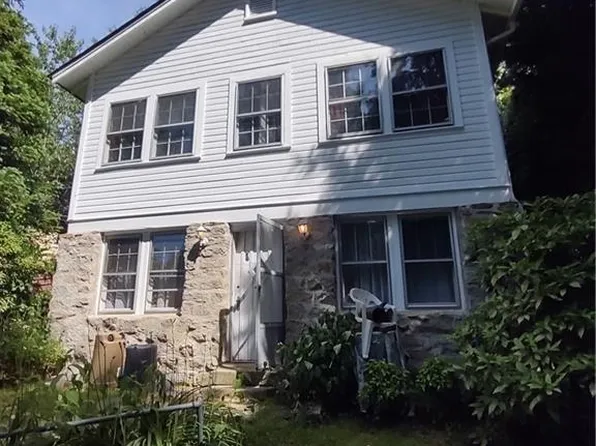 300 Hinson Ter, Saluda, NC 28773