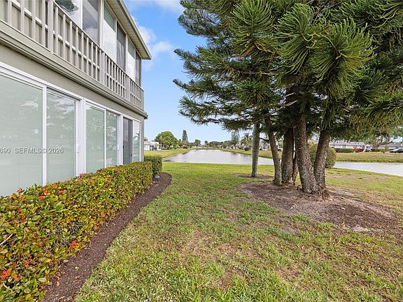 4th image of 72 Monaco Ct #72-B