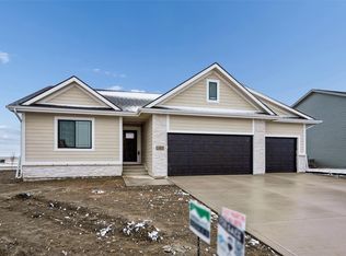 1485 NW Bull Run Ct, Waukee, IA 50263