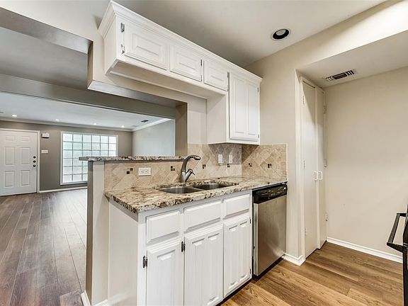 3rd image of 4414 Buena Vista St APT 2