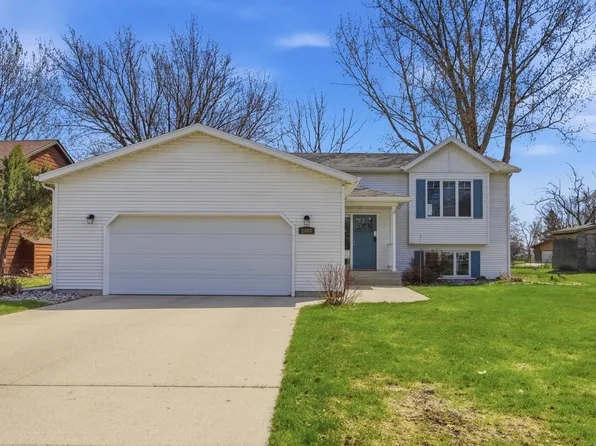 2400 Fairway Dr, Moorhead, MN 56560