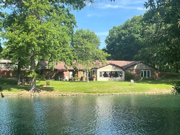 15515 Shipman Rd, Carlinville, IL 62626