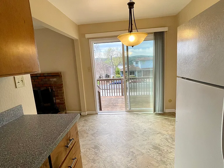 1083 W L St — Photo 14