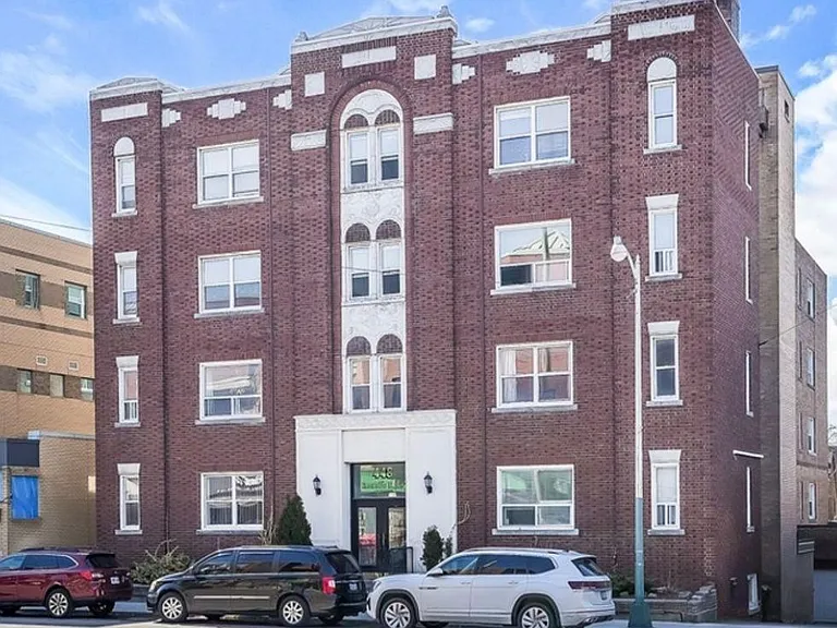 448 Spadina Rd #407 — Photo 1