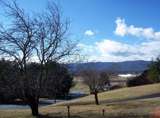 16 E High St, Stuarts Draft, VA 24477