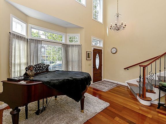 4th image of 1332 Morten St