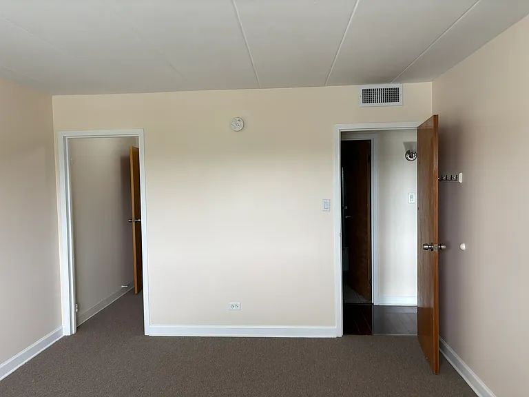 220 S Roselle Rd #422 — Photo 2