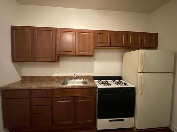 3rd image of 4756 N Malden St #1