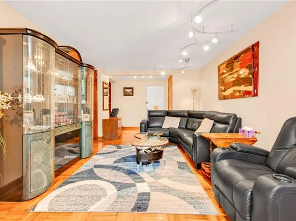 1075 Sheepshead Bay Road image 7 of 23