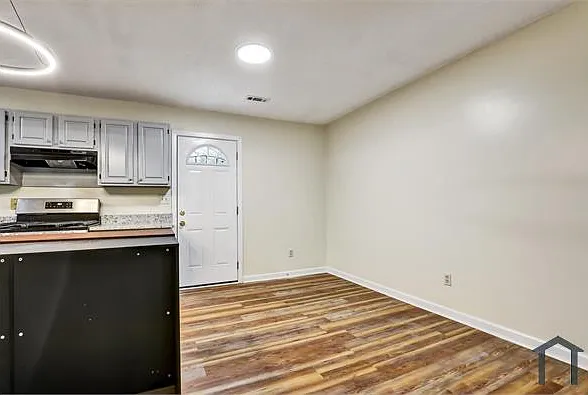 6211 Ward Rd — Photo 5