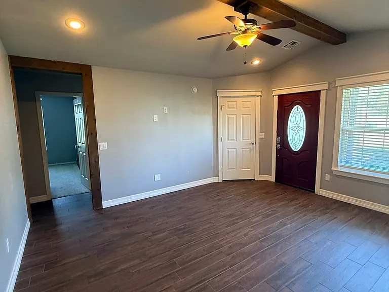 1107 Ryan St — Photo 2