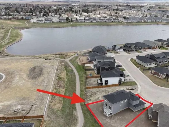 65 SE Lakes Estates Cir, Strathmore, AB T1P 0B6