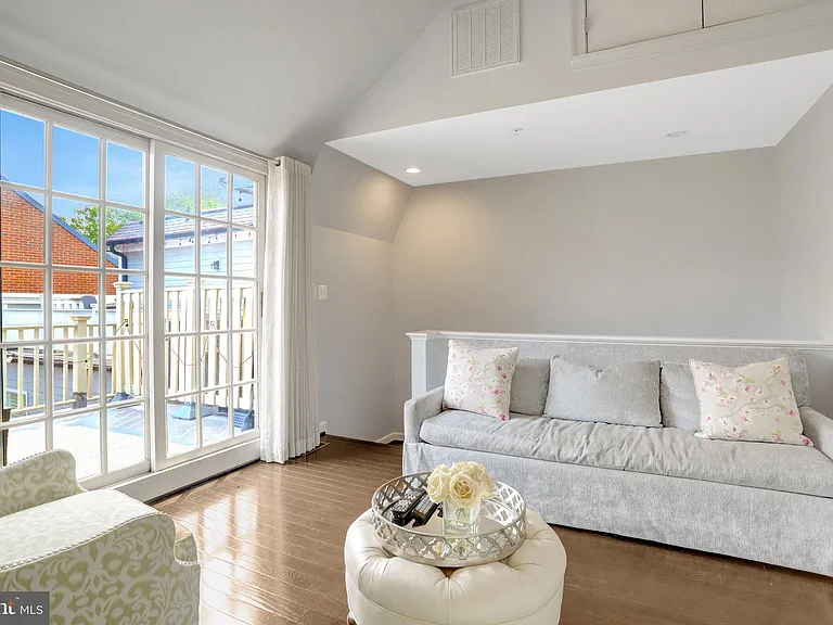 422 Pendleton St — Photo 34