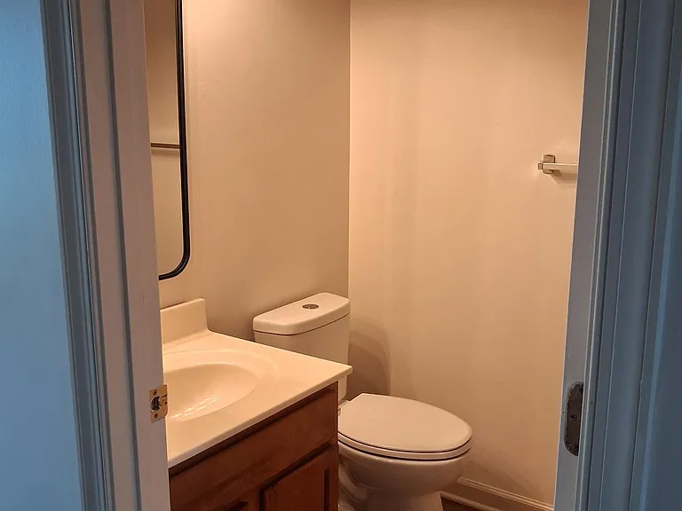 576 S Carlisle St — Photo 27
