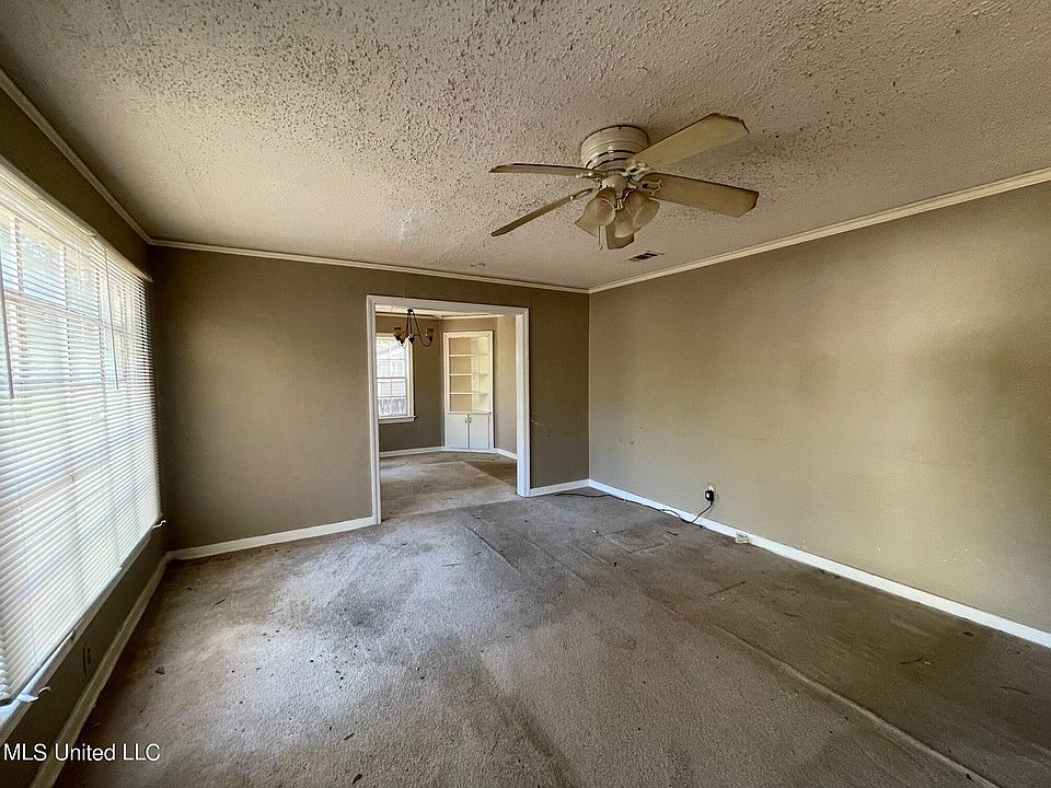 2nd image of 623 Launcelot Rd