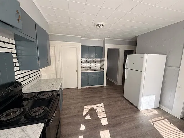 3 bed, 1000 sqft, $2,000 — Photo 2