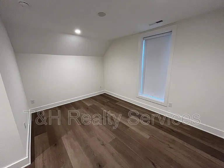 818 Union St — Photo 23