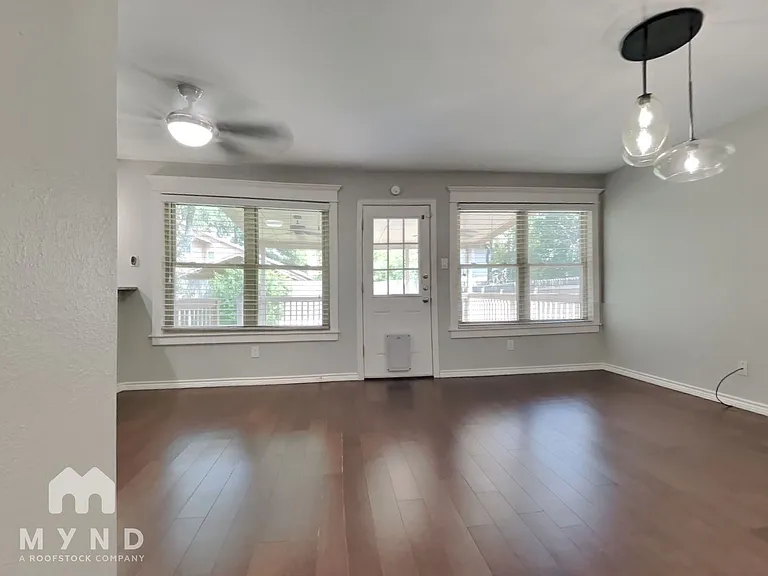 8709 Verona Trl — Photo 10