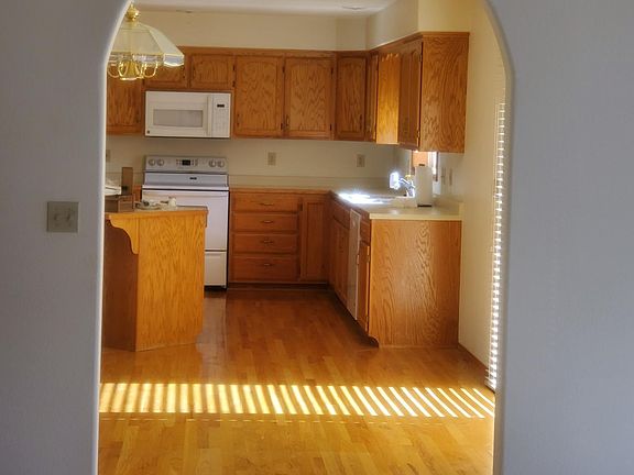 Entry from living room into dining room/kitchen