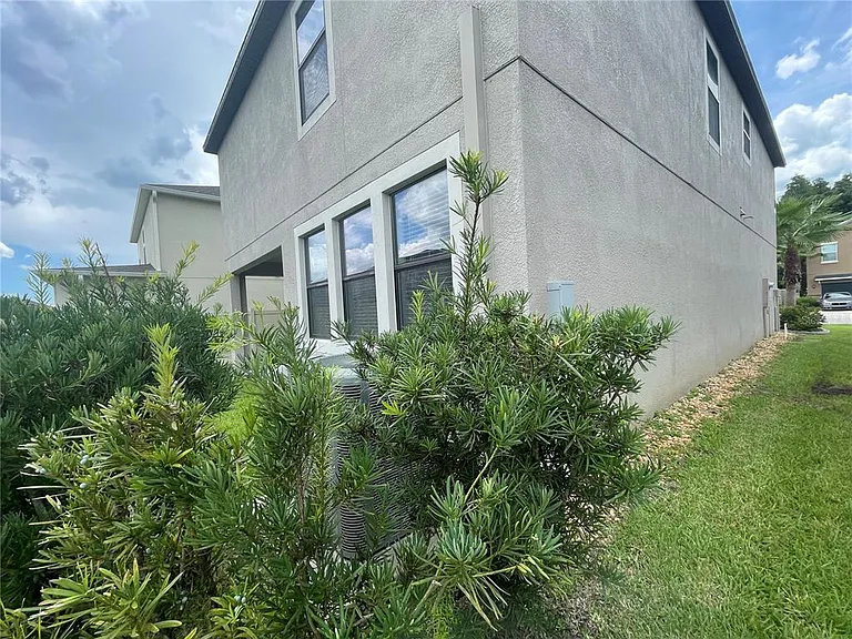 1596 Ludington Ave — Photo 60
