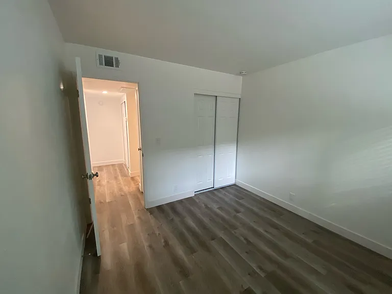 7225 Castilian Ct #7225 — Photo 14