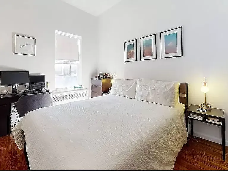 226 W 21st St #4R — Photo 7