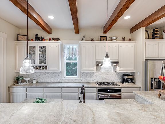 3rd image of Red Maple Rd