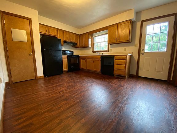 4th image of 114 Edgewater Vlg #23