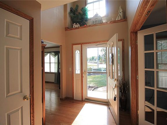 3rd image of 1861 Hannum Dr