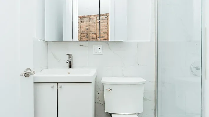 Rented by Nooklyn NYC LLC | media 84