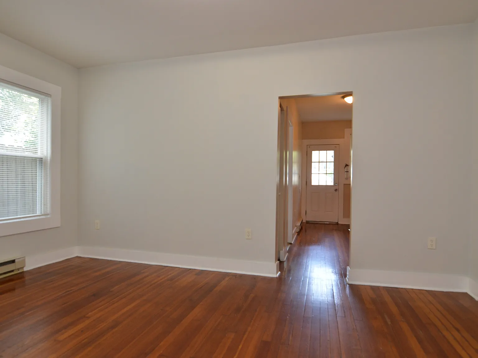 3 bed, 999 sqft, $1,265 — Photo 2