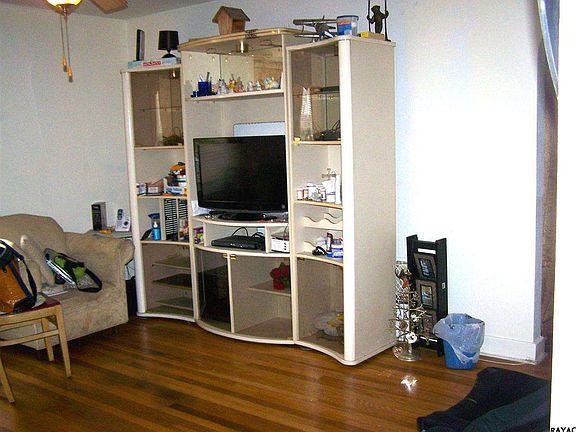 5th image of 546 Bergman St