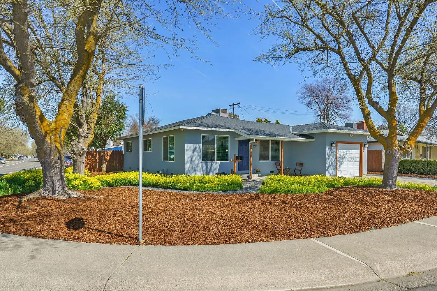 1001 Sherman St photo 1