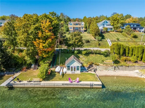 4093 Onnalinda Dr, Canandaigua, NY 14424