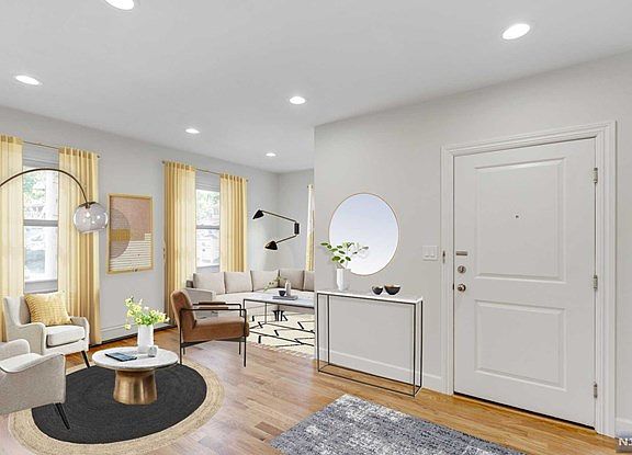 5th image of 161 Ashland Ave Floor 2