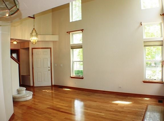 5th image of 2921 Oak Ct