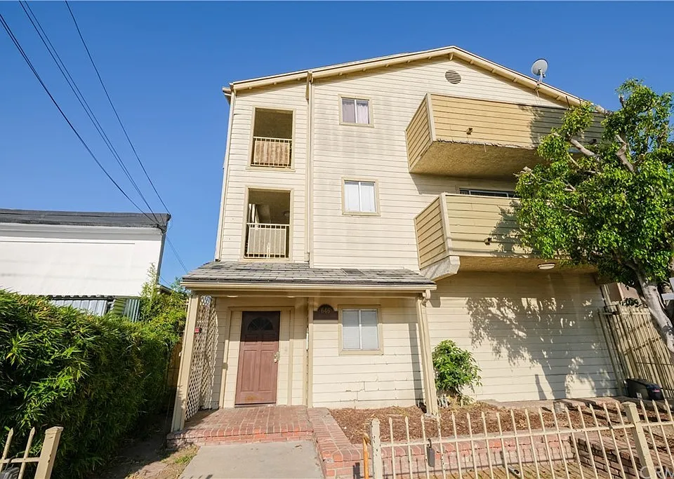 646 Nebraska Ave #8
