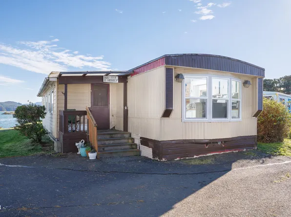 955 NE Mill St #E-15, Waldport, OR 97394