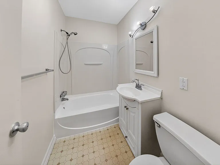 3364 Hewitt Ave #301 — Photo 11