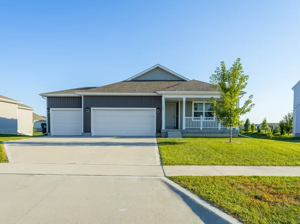 920 Bel Aire Ct, Waukee, IA 50263