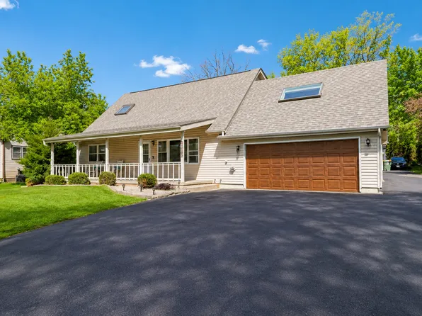 1320 N Harrison St, Algonquin, IL 60102