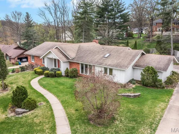 1722 Claymont Estates Dr, Chesterfield, MO 63017