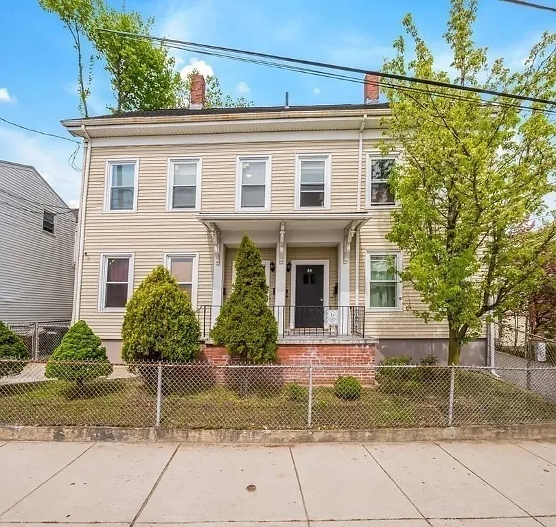 3 bed, 1.5 bath, 1300 sqft, $3,300 — Photo 1