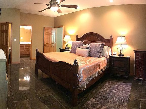 Master w/Bath & walk-in clst