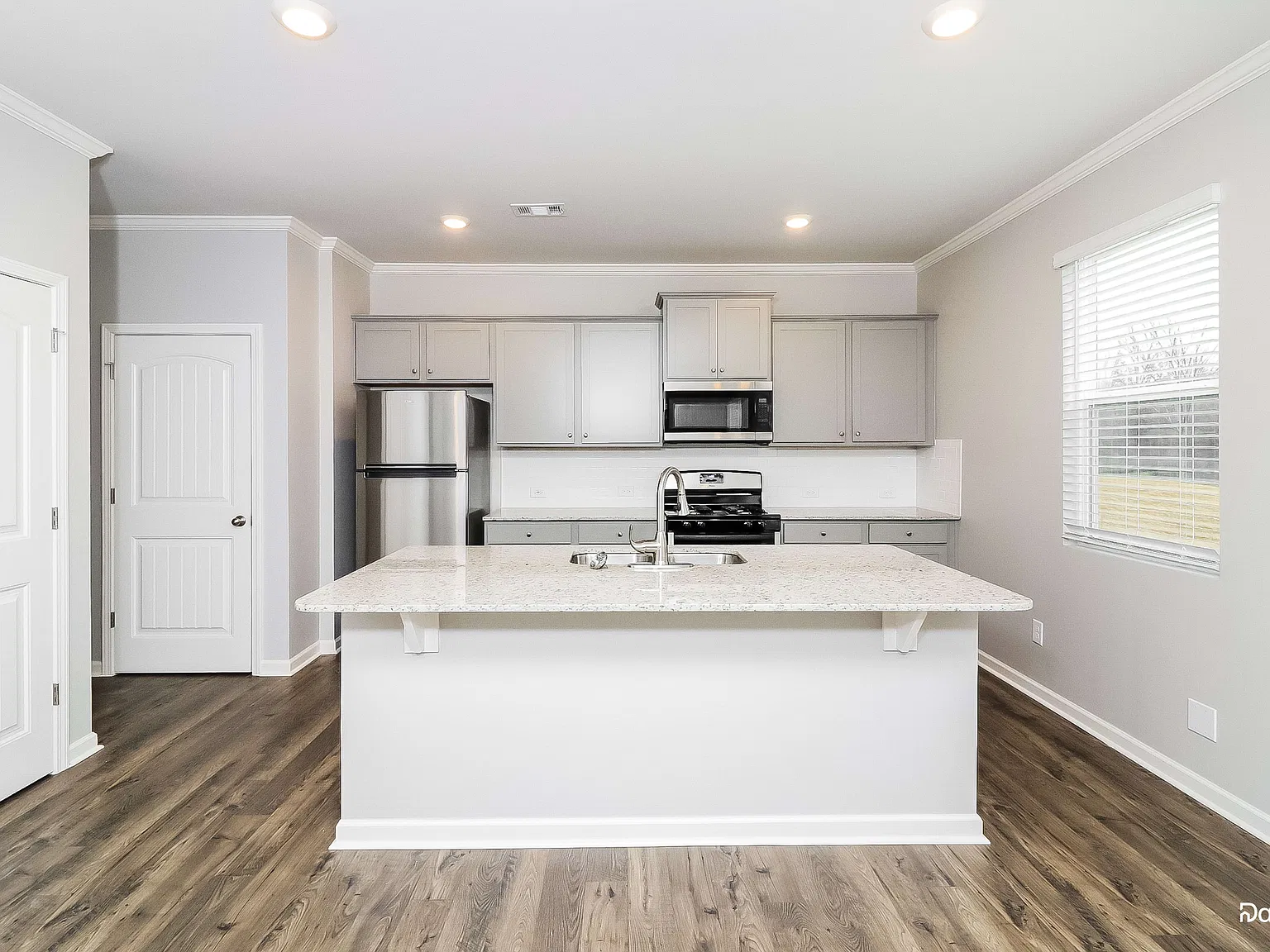 4 bed, 2.5 bath, 2805 sqft, $2,445 — Photo 3