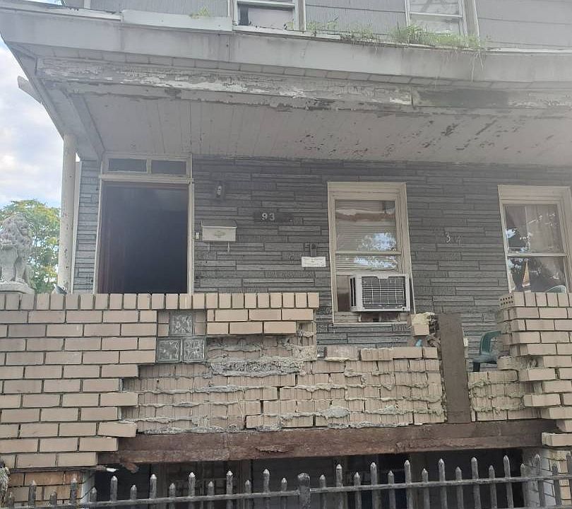 2nd image of 934 E 227th St